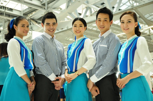 Những bộ đồng phục hàng không đẹp nhất thế giới ảnh 7